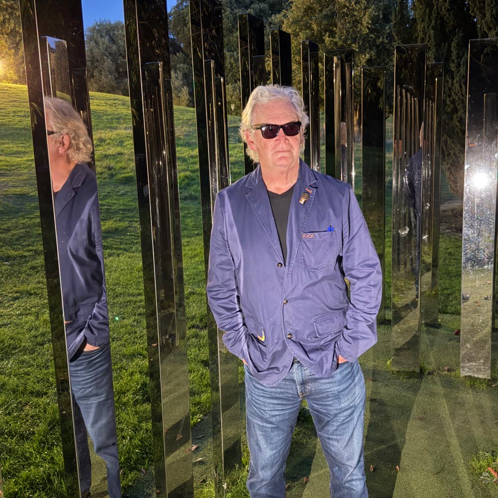 Daren Hill, Three Sides of a Secret